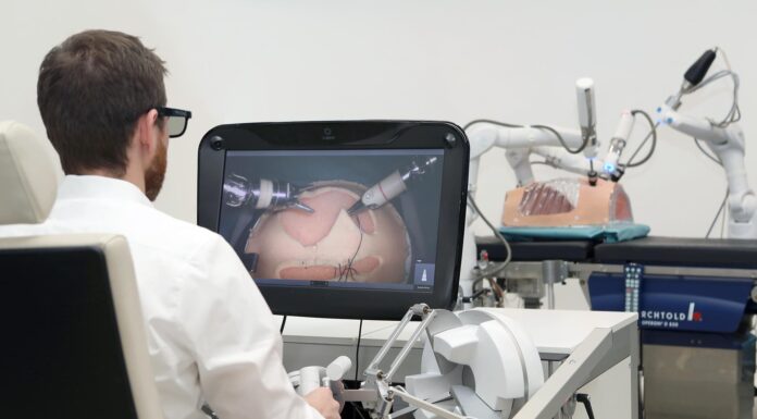 Surgical robot with DLR technology on the market