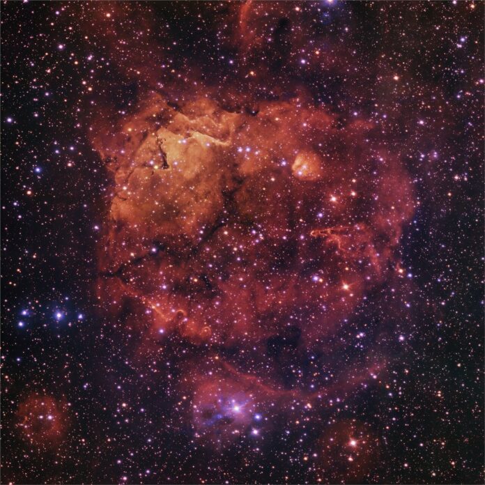 New ESO Image Captures the 'Smiling Cat' Nebula